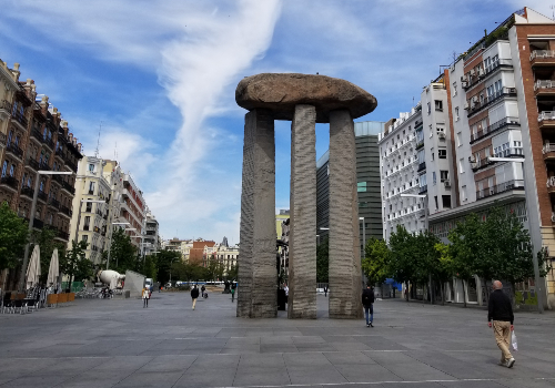 MONUMENTO DOLMEN DE DALÍ